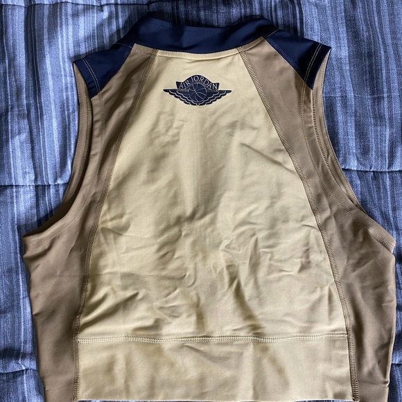 Jordan Women’s - STRETCH CROP TOP - Picture 4 of 4